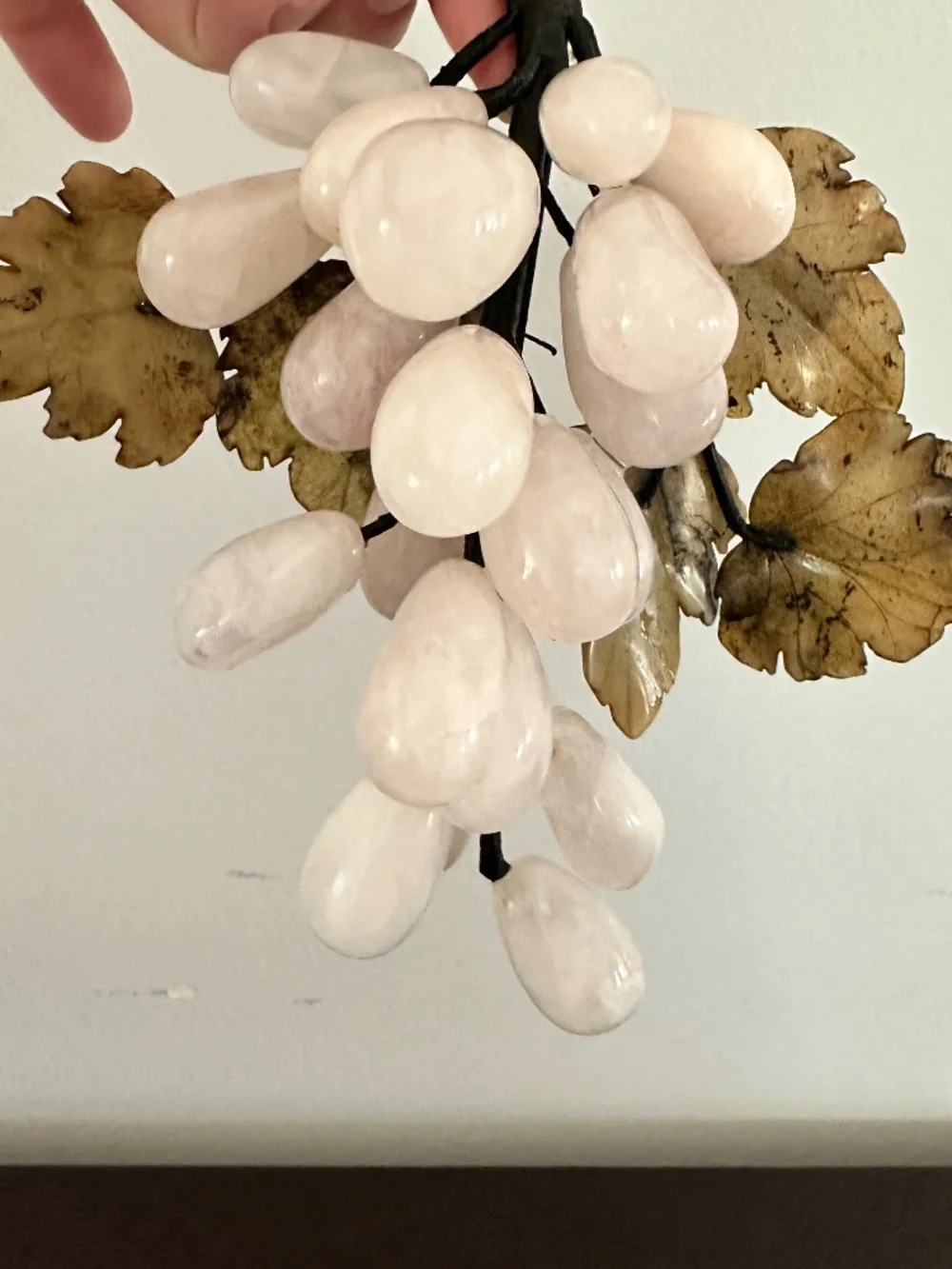 VTG MCM Creamy White Banded Onyx Stone Grape Cluster w/Carved Green Leaf W wibuy